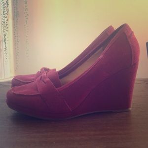 Kenneth Cole red suede wedges
